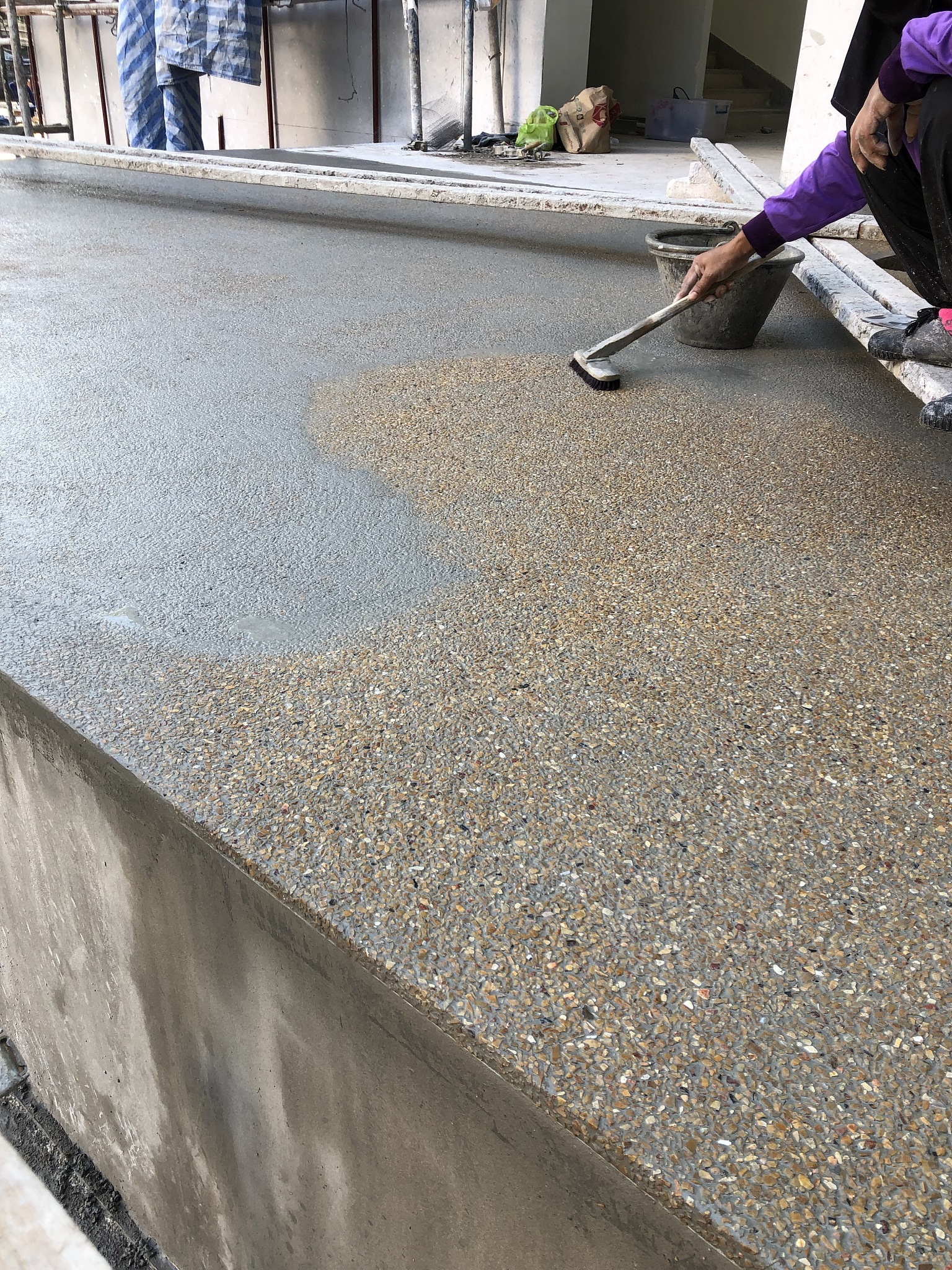 1平方米14mm厚水磨石地面需要多少石子？