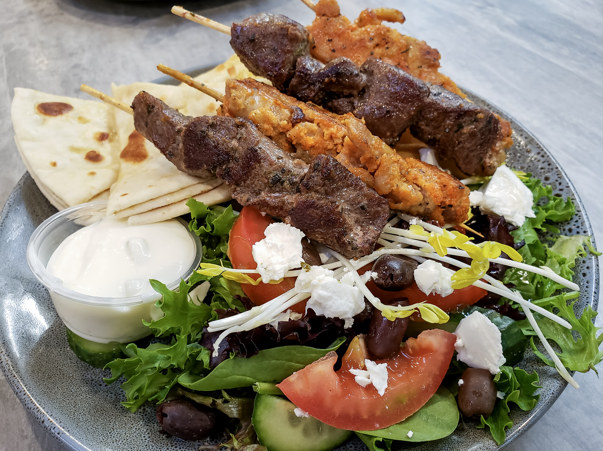 美味烤肉和哥伦比亚美食：和女儿分享美食