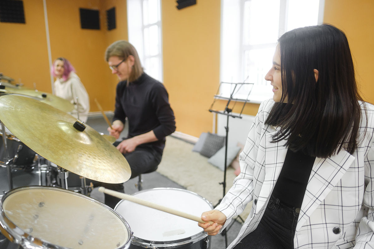 鼓动青春，乐学同行：一位高中鼓手的音乐感悟