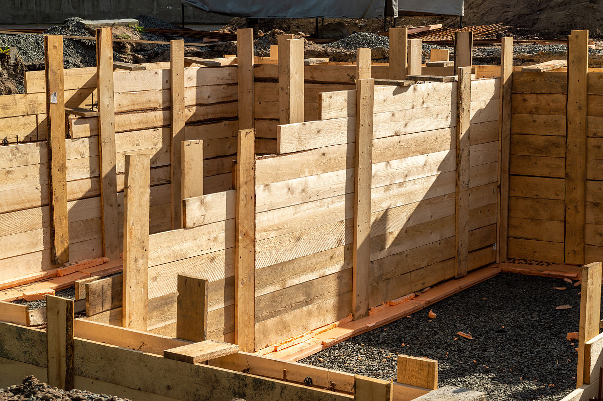 建筑模板需要向高处运吗