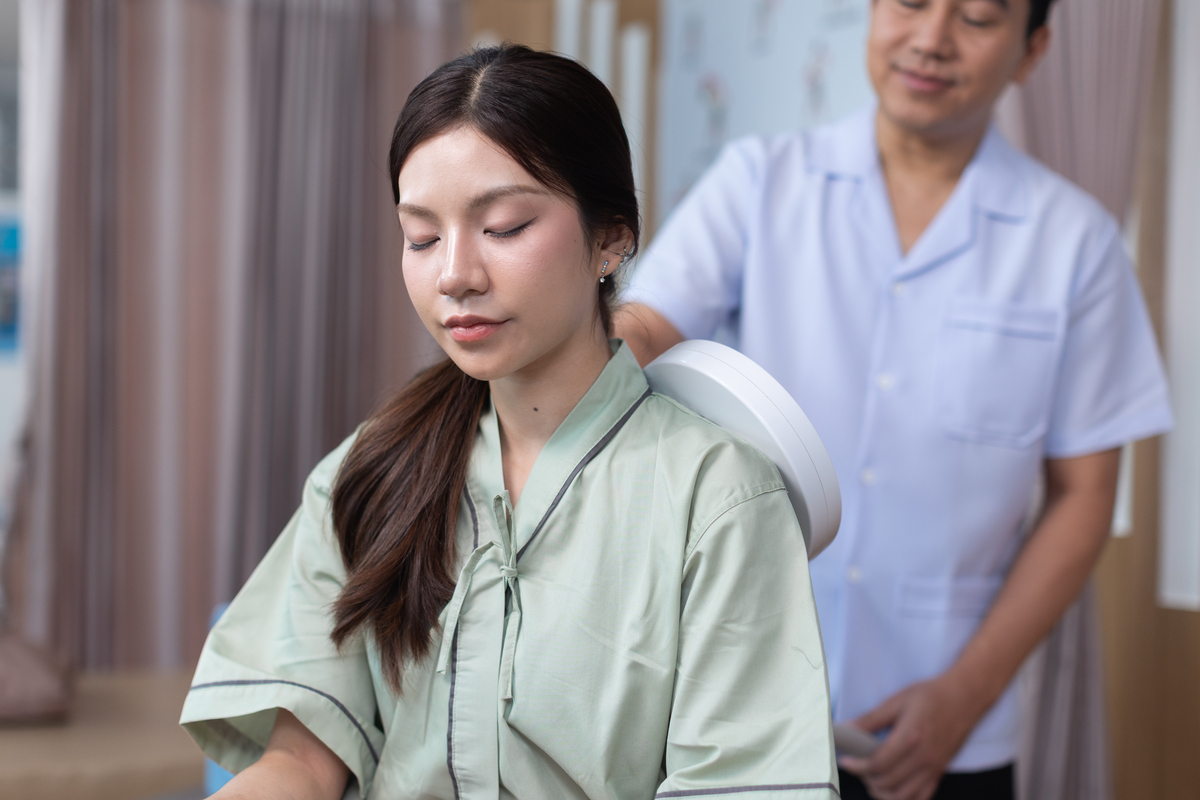 驼背矫正器有用吗