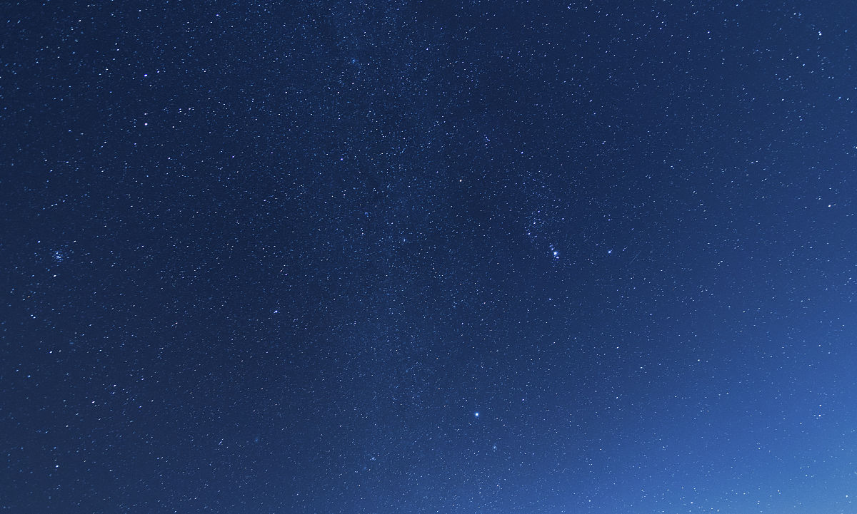 蓝星的4字扩写，你更喜欢哪个？