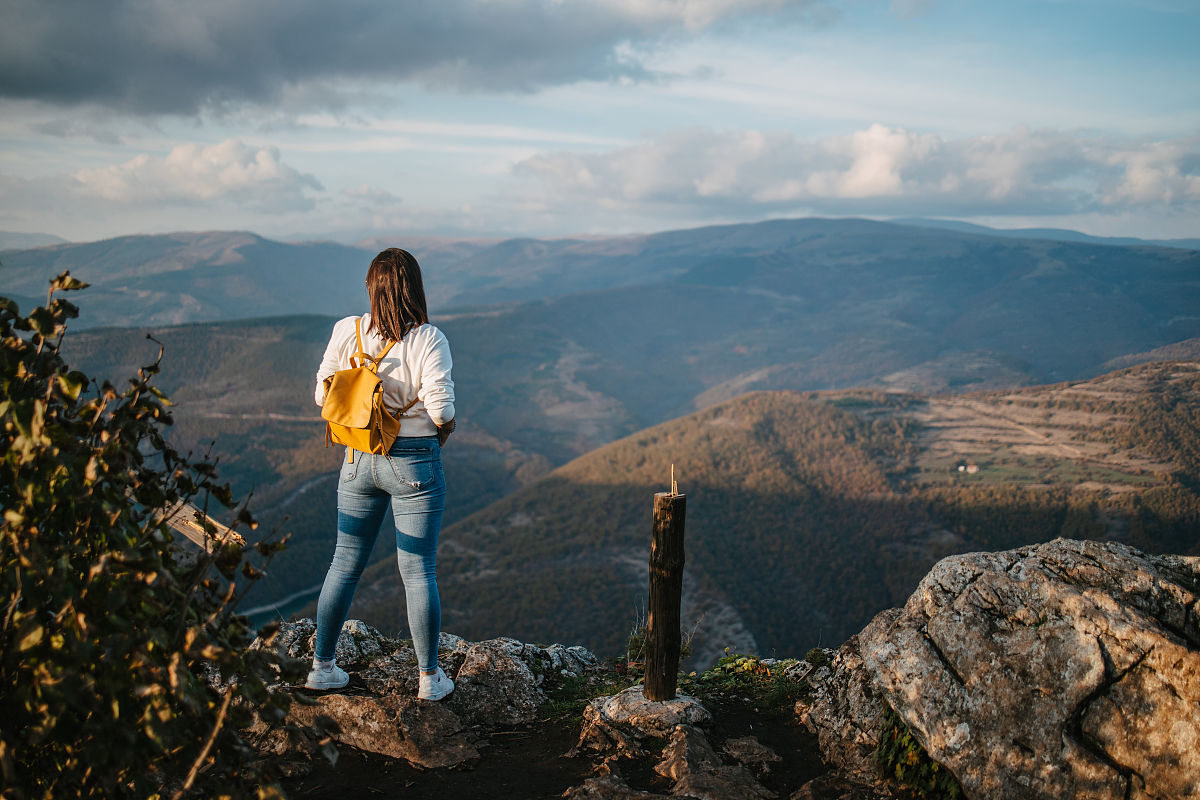 写篇500字出发永远是最有价值的事情。的旅游短视频文案