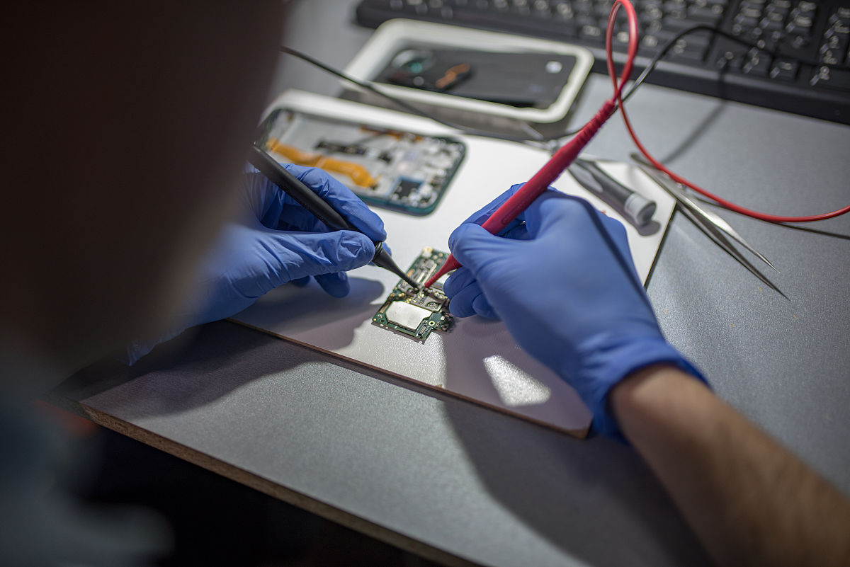 手机螺丝动了就代表维修过吗？教你辨别真伪！