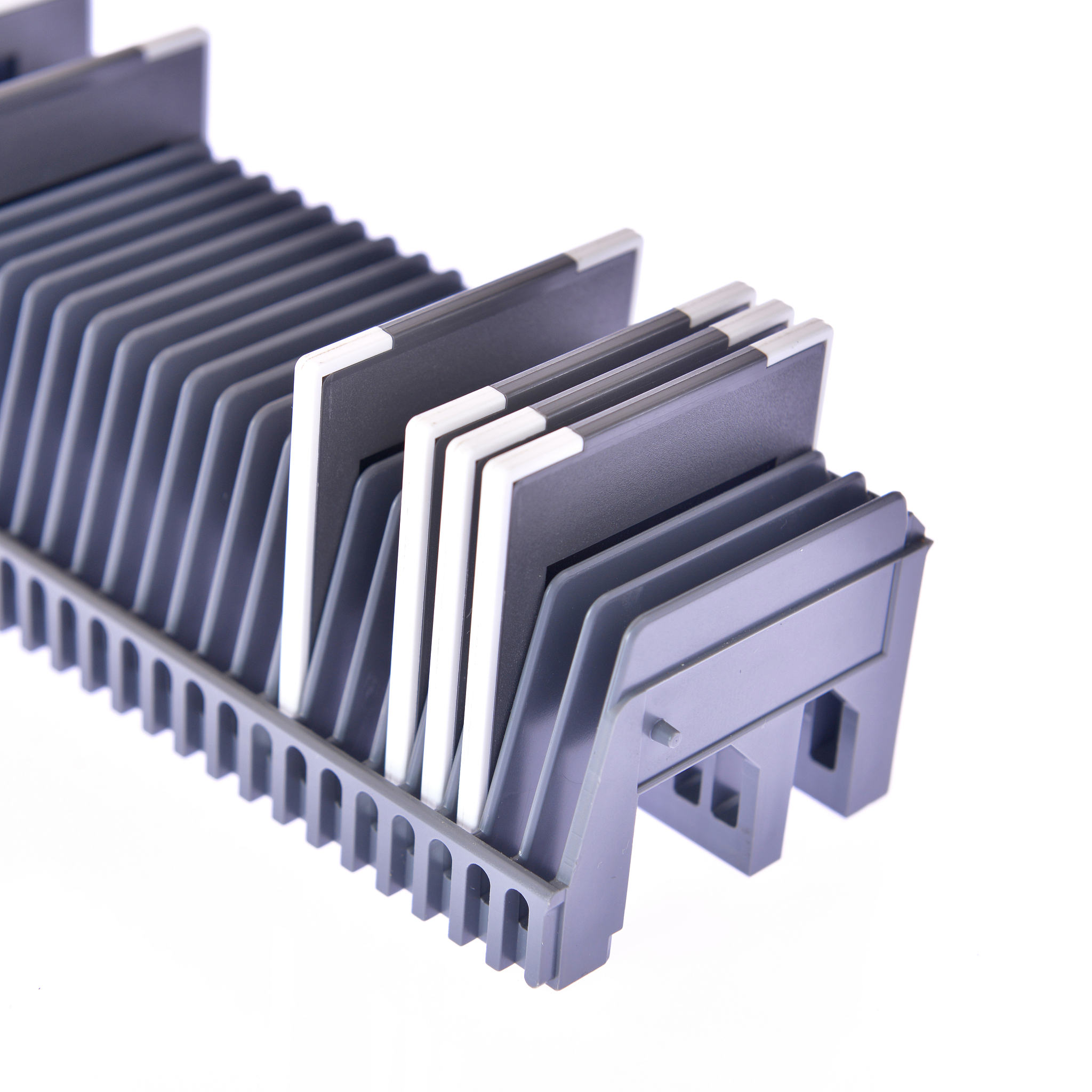 薄膜生产中的关键利器：分切刀片的作用与选择