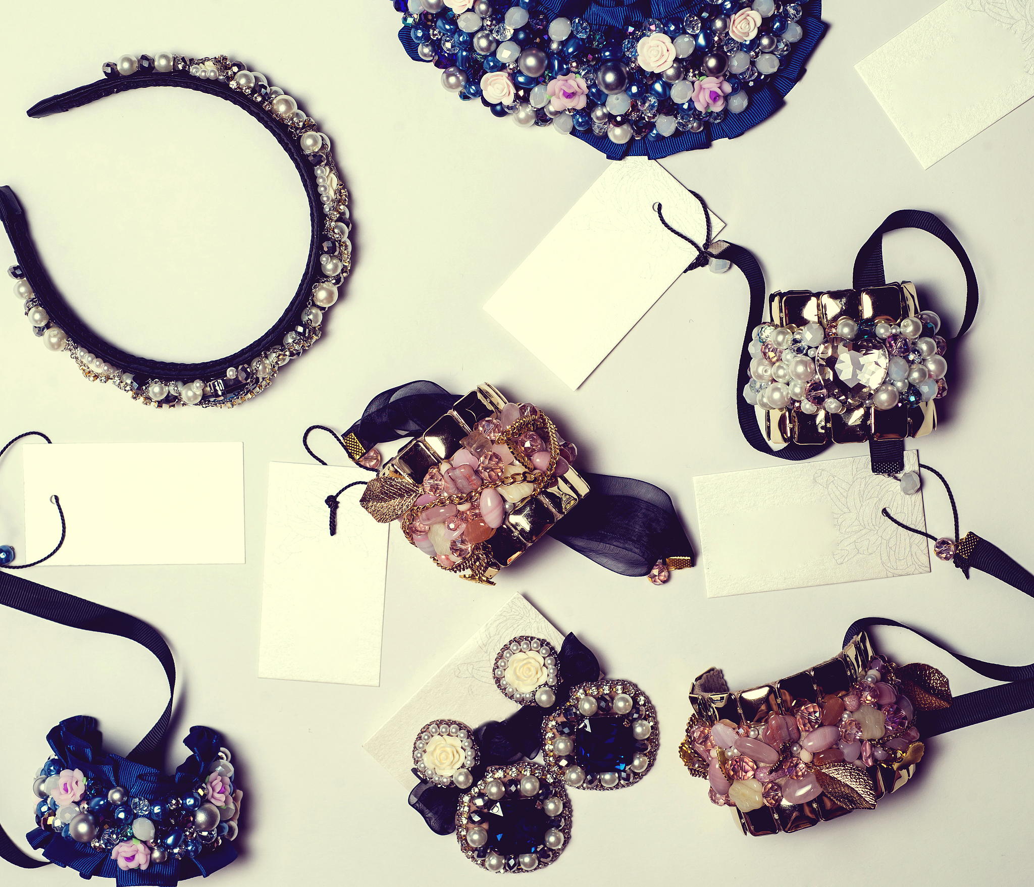 每日饰品广告语：点亮你的魅力生活