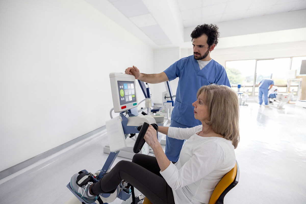 手指康复机械：帮助脑卒中患者恢复手部运动功能