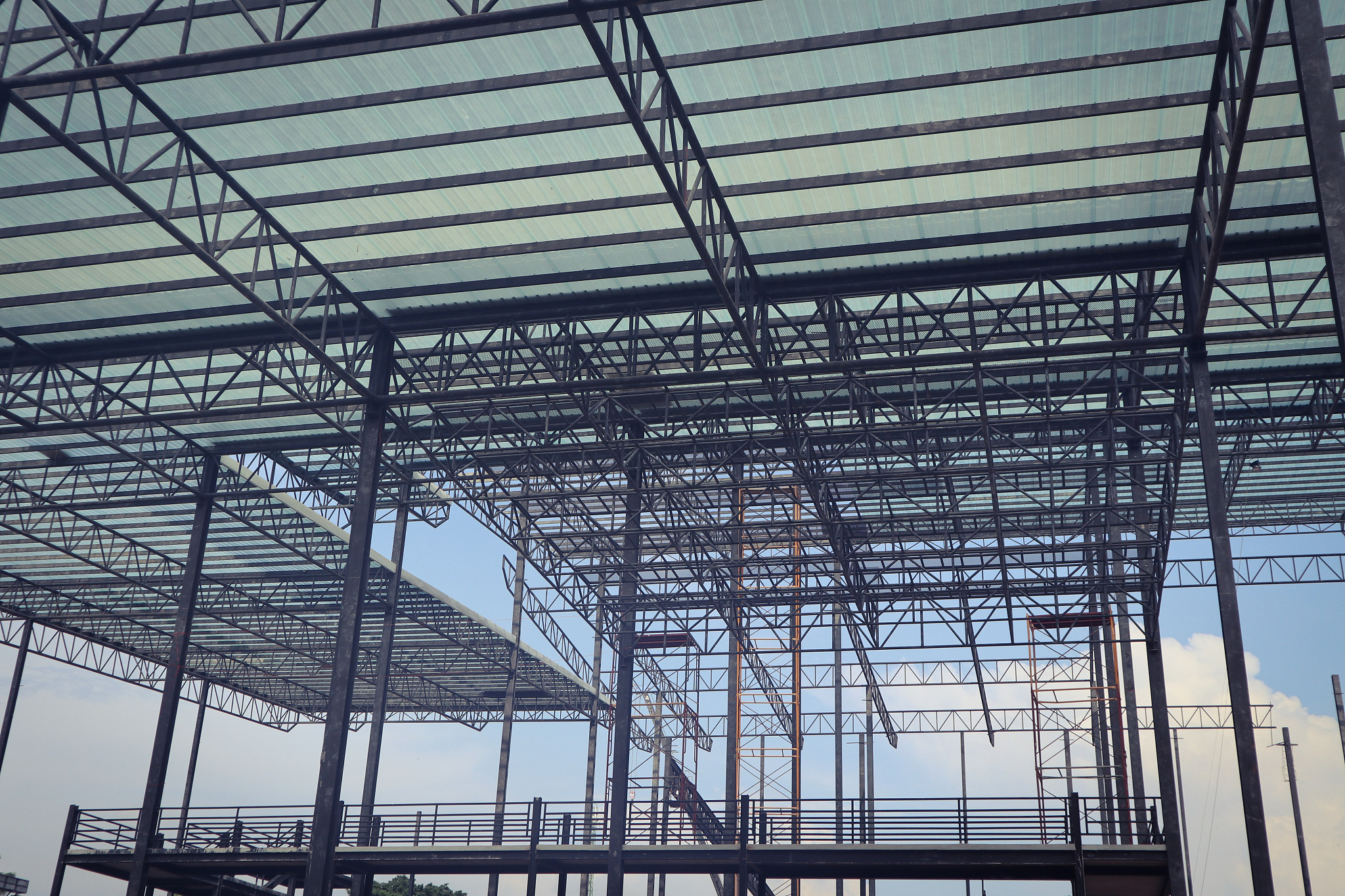 会议中心屋面大跨度梁体选型难题及解决方案