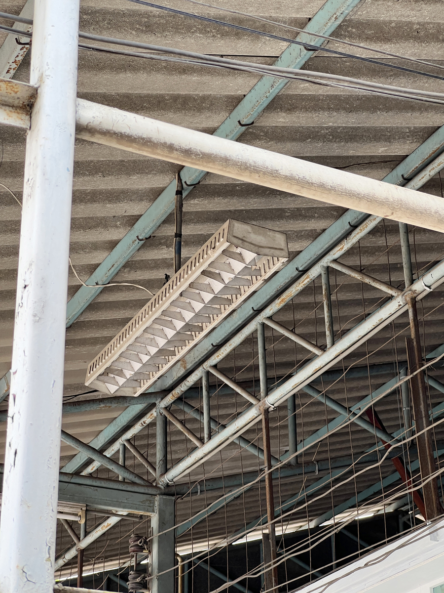 写一篇不少于500词的使用金属建筑套件加快建造速度的文章