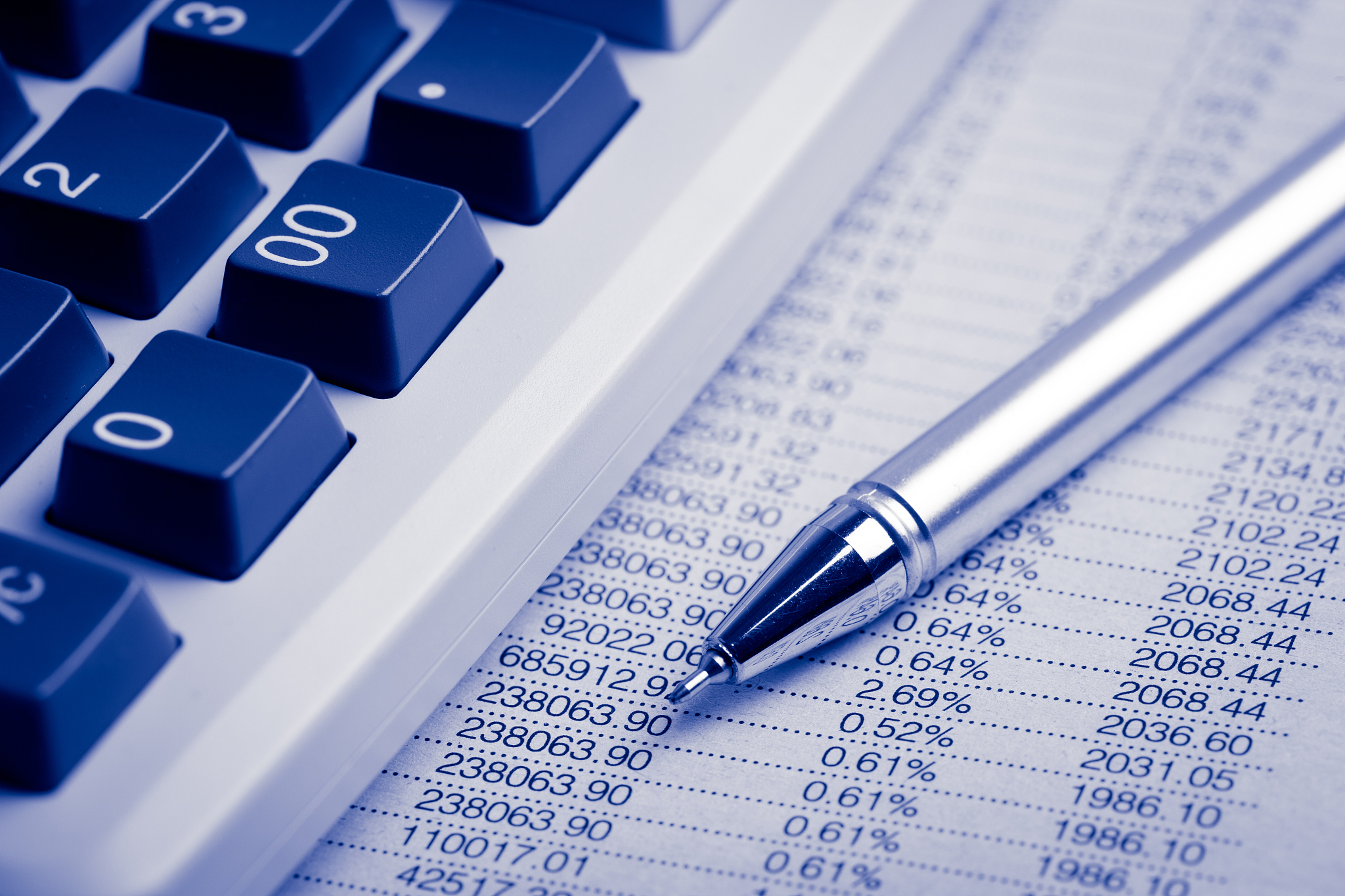 写一份开电玩店的财务规划