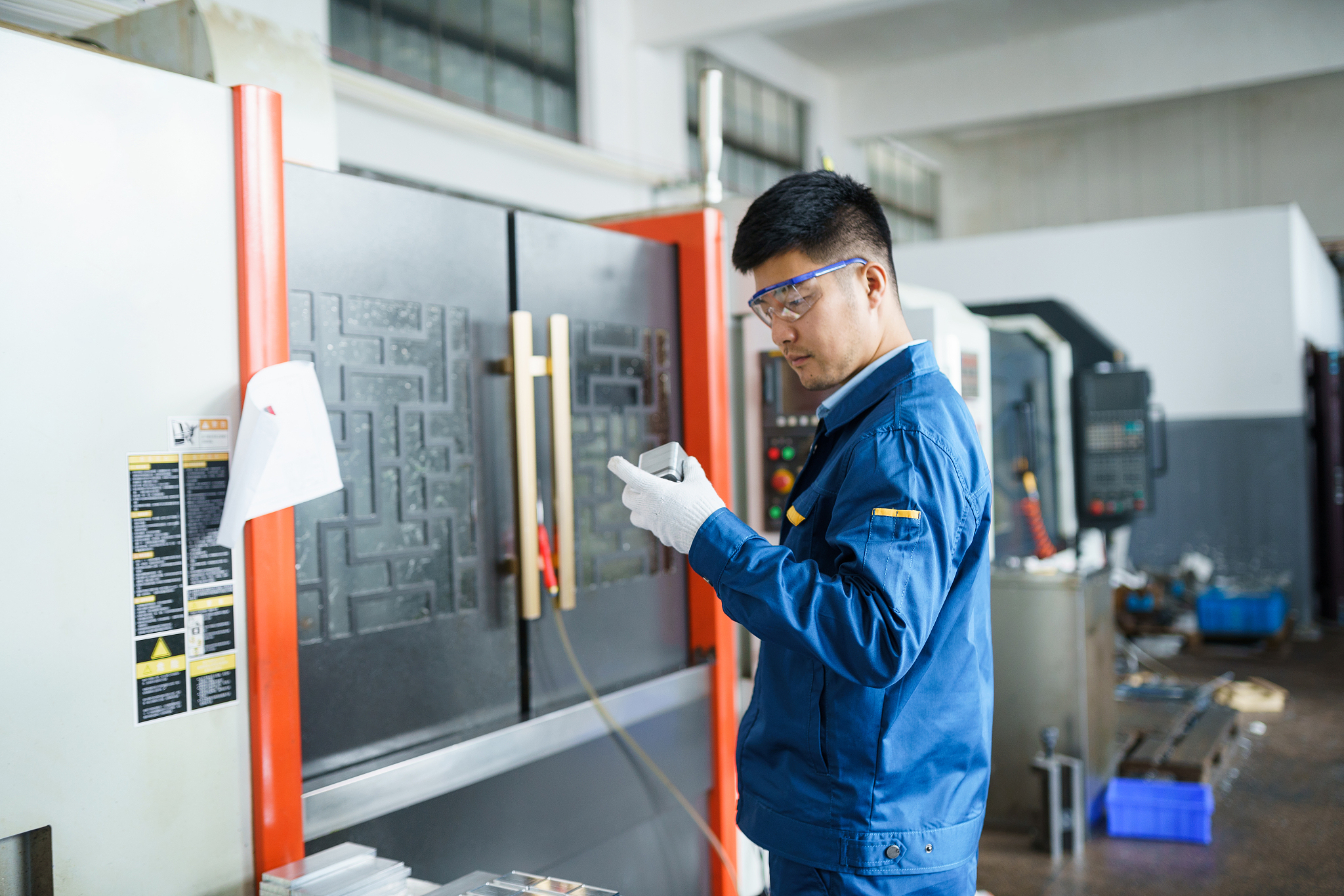 邯郸现代工业中等专业学校2021年专业设置：机电、电子、计算机等