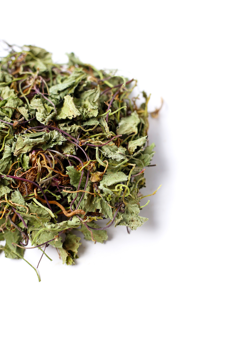 鸡舌香治疗口臭鸡舌香是一种传统中药具有清热解毒、消炎止痛、祛积除臭的功效常被用于治疗口臭。鸡舌香含有挥发油、黄酮类及多种其他成分可抑制口腔内细菌的生长和繁殖减少口腔异味。使用方法：1、将鸡舌香粉末小袋放入口中用舌头轻轻压破让香味渗透到口腔里。2、每日使用2-4次每次1-2包。注意事项：1、使用过程中持续时间不宜过长以免刺激口腔黏膜。2、如有过敏症状应立即停止使用。3、孕妇和哺乳期女性慎用儿童应在医