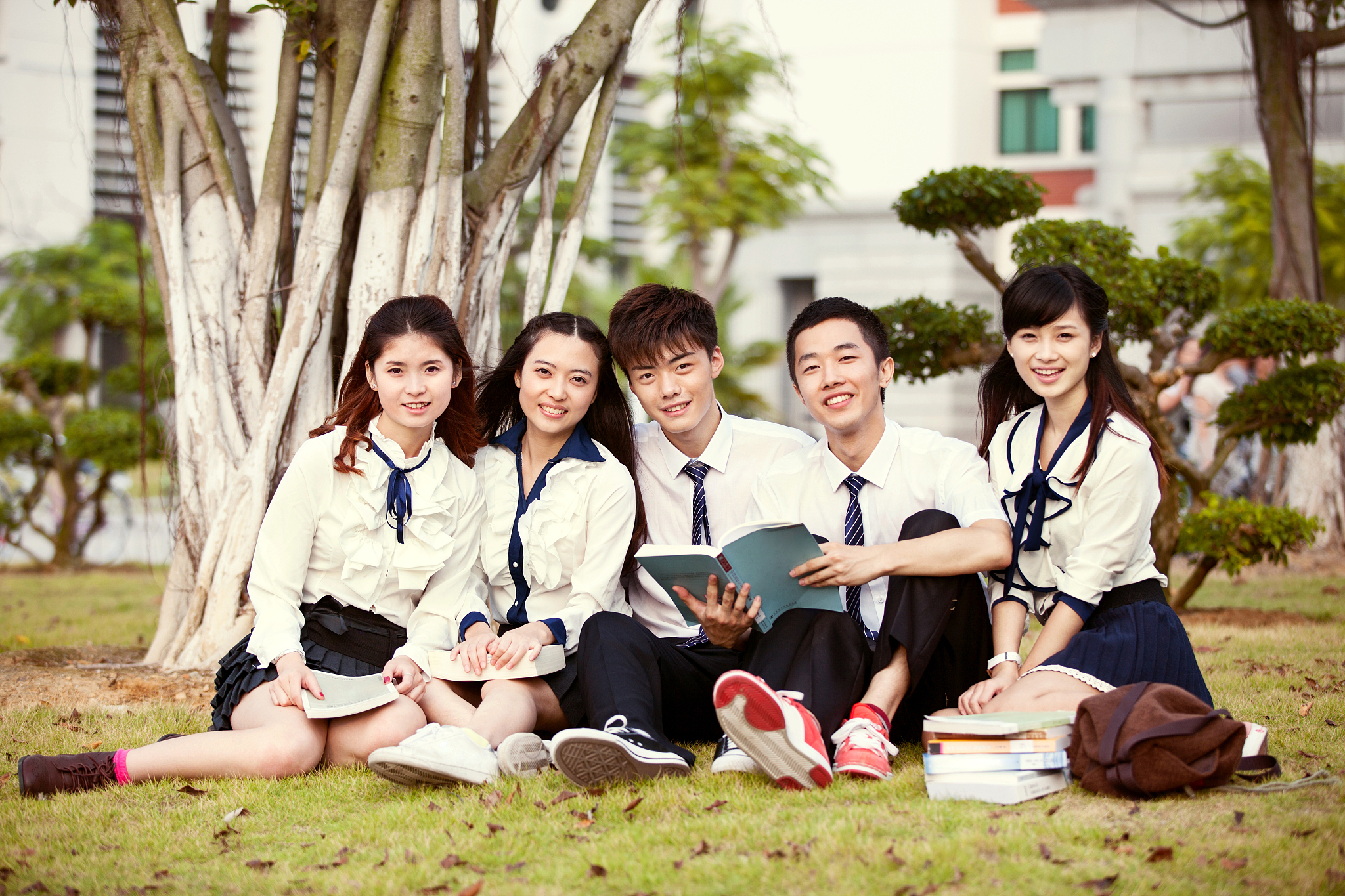 青春校园：学霸校草与他的五人天团