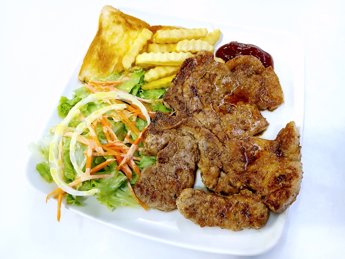 比如猪扒可以在家不想起早做饭半夜下班点不到外卖饿了稍微一加热几分钟就能吃上西餐一样的烤肉在比如梅肉块平常夏天热不想出去吃烧烤。在家轻松几分钟就能做出烧烤不会做的俩人轻松一串就可以平常不想吃烧烤了还能炖菜做烤肉都可以这种 每条短视频在50秒的广告文案 总共写十篇