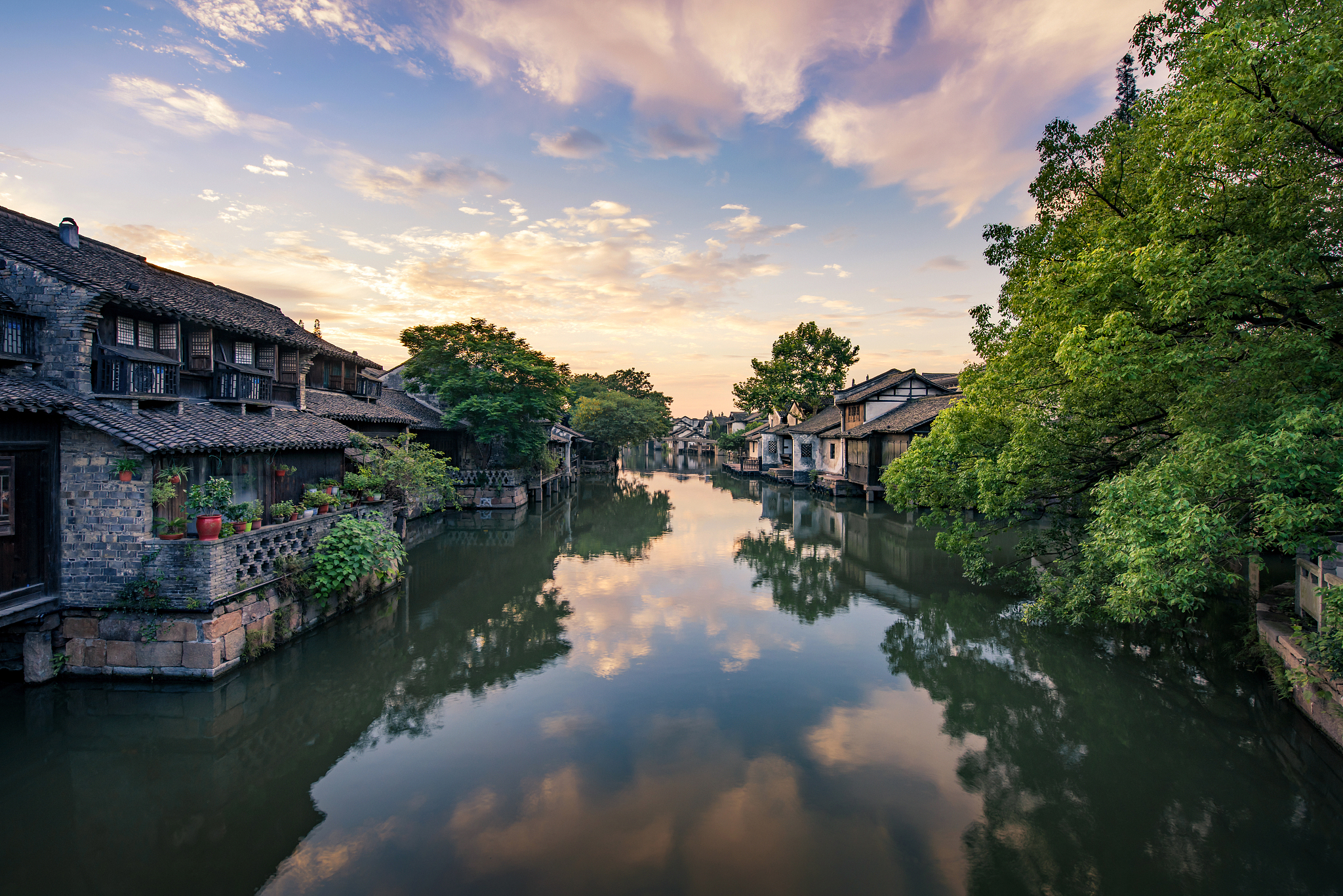 目前国内知名的古镇类景区有哪些？这些古镇一年的营销推广费大概是多少？