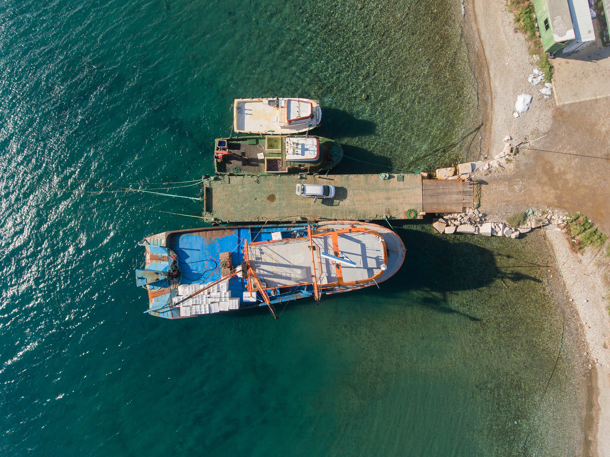 请以法律条款语气修正润色Article 59 of the Law on the Prevention and Control of Water Pollution stipulates that the discharge of sewage by ships shall comply with the standards for the discharge of pollutants from