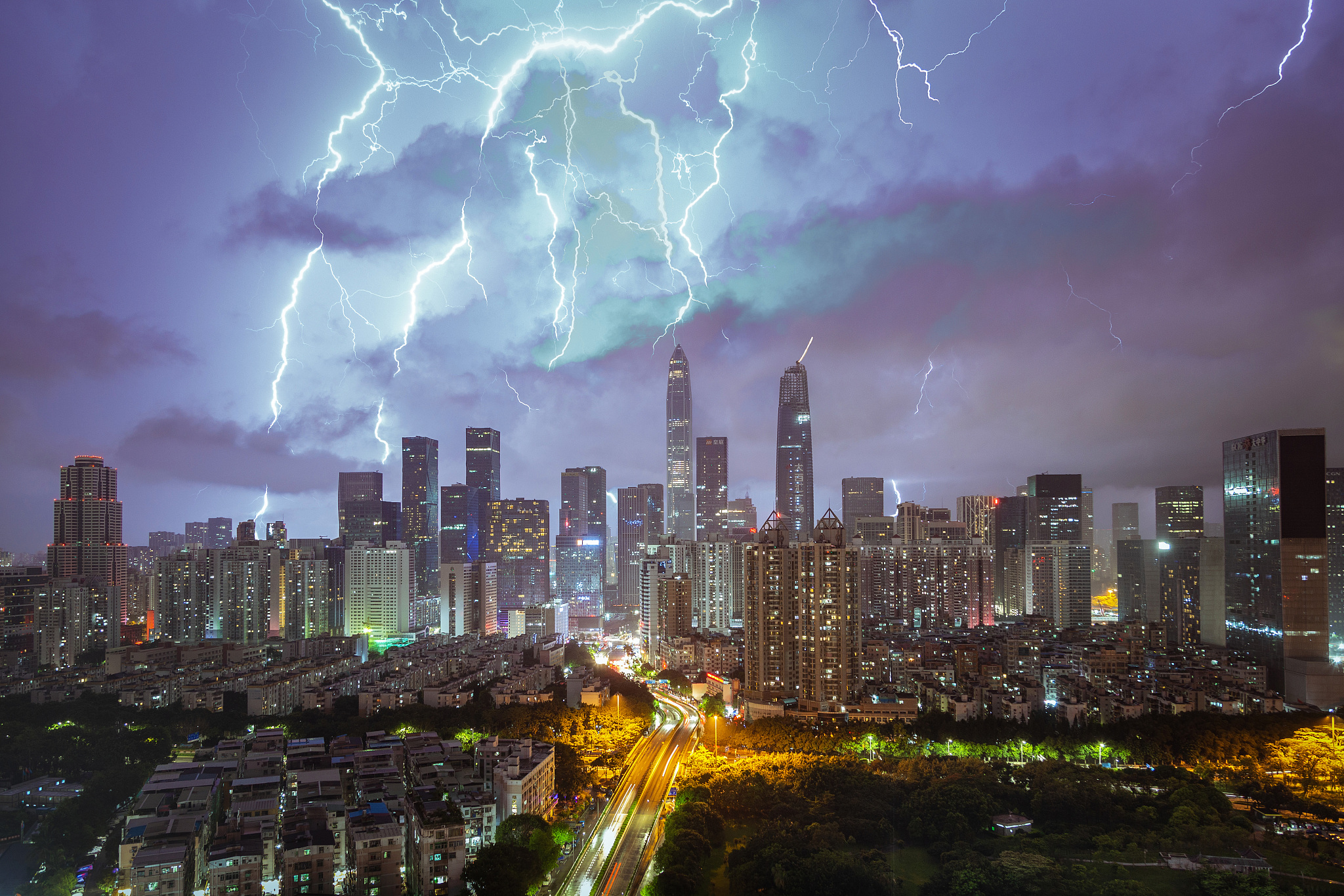 雷击预兆？科学解读被雷劈背后的真相
