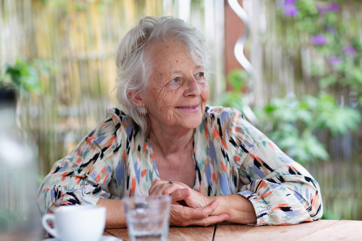 55岁是中年还是老年？从生理和社会角度解读