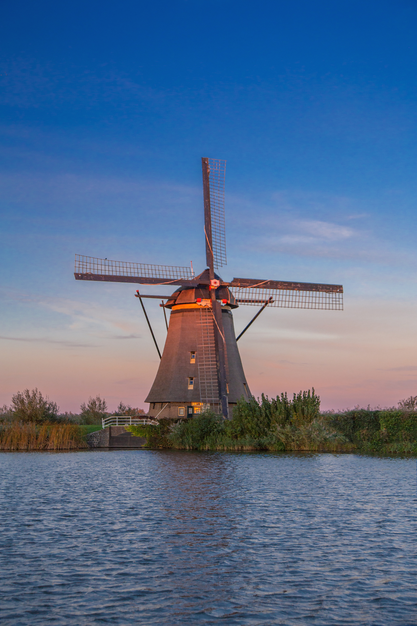 the sunset view of traditional dutch windmill in kinderdijk, net
