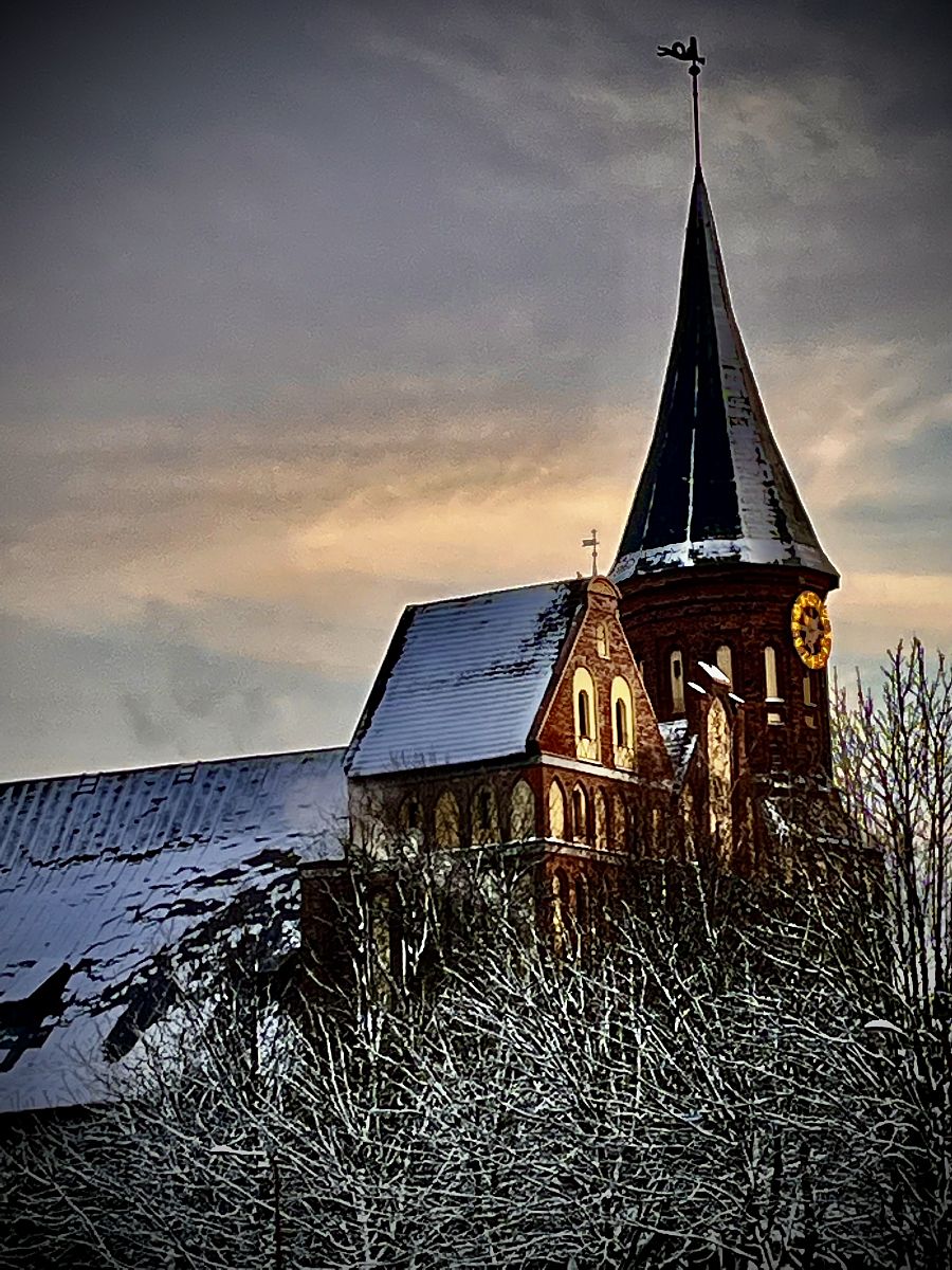 题目6：学生通讯录管理系统该设计要求实现本班同学的通讯录管理系统保存的信息包括：学号、姓名、手机、QQ、EMAIL、家庭住址、家庭联系人和家庭电话等具体操作包括信息的添加、查找、删除、排序、显示、修改和保存等。系统功能：a信息录入：即添加通讯记录。b信息显示：将所有的同学通讯信息按顺序显示可以只显示其中的一部分列c信息修改：对已经输入信息进行修改学号姓名不能修改。d信息删除：删除某个记录。e查询：