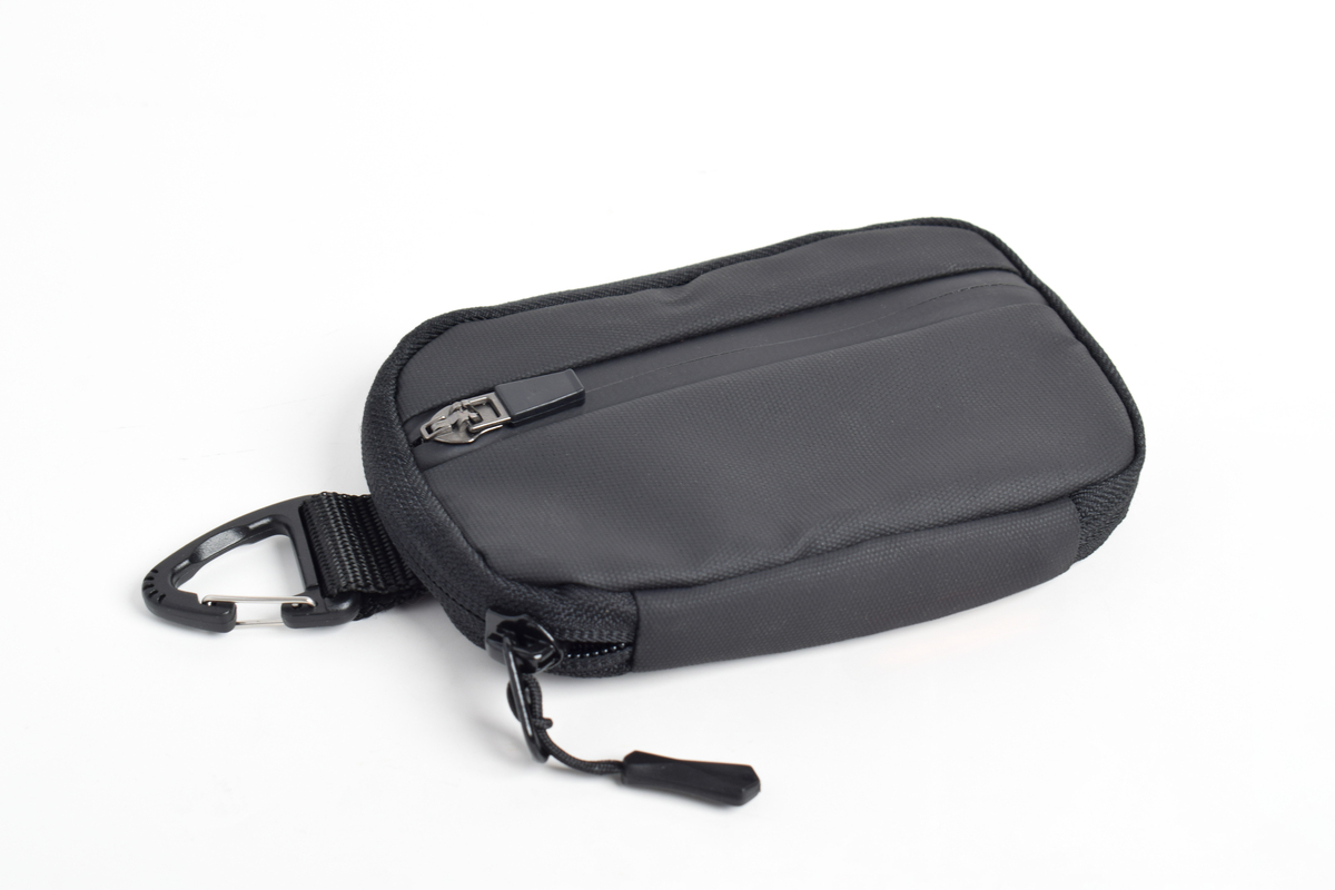 请列出25个吸引客户的手机防水腰包袋的产品标题文案