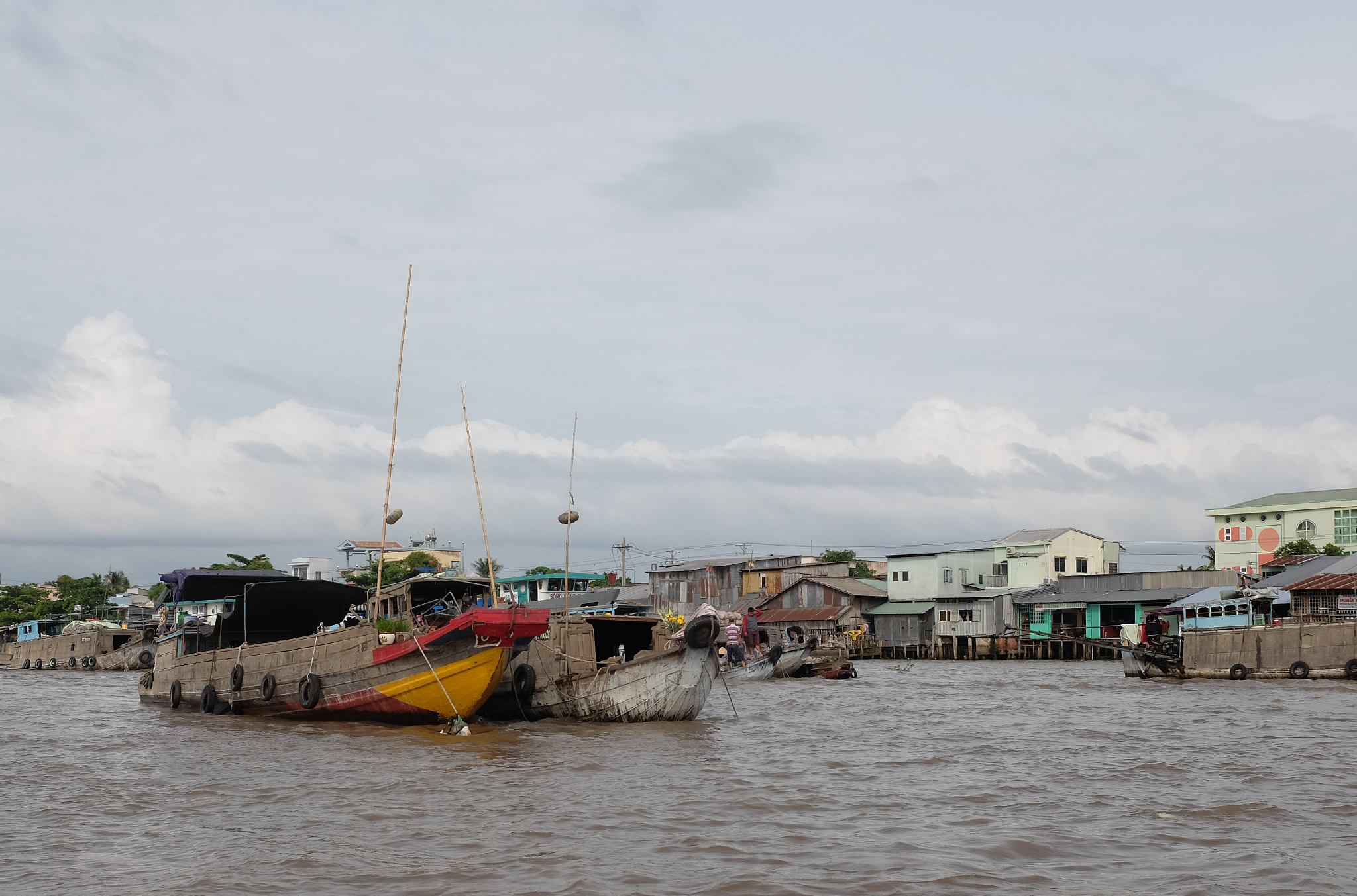 boats on floating market