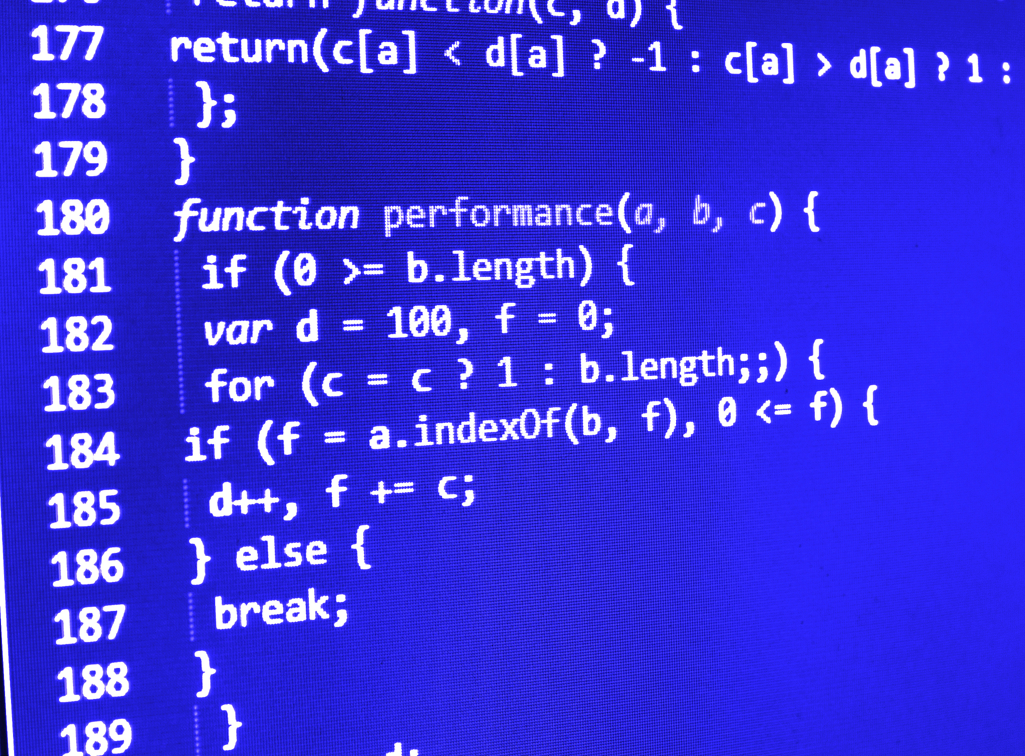 软件开发效率模拟：代码行数、文档字数与计划对比