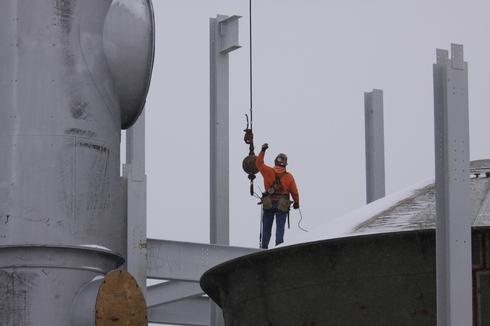 Aerial Work Safety: Ladders & Cranes - Essential Tools for Workers