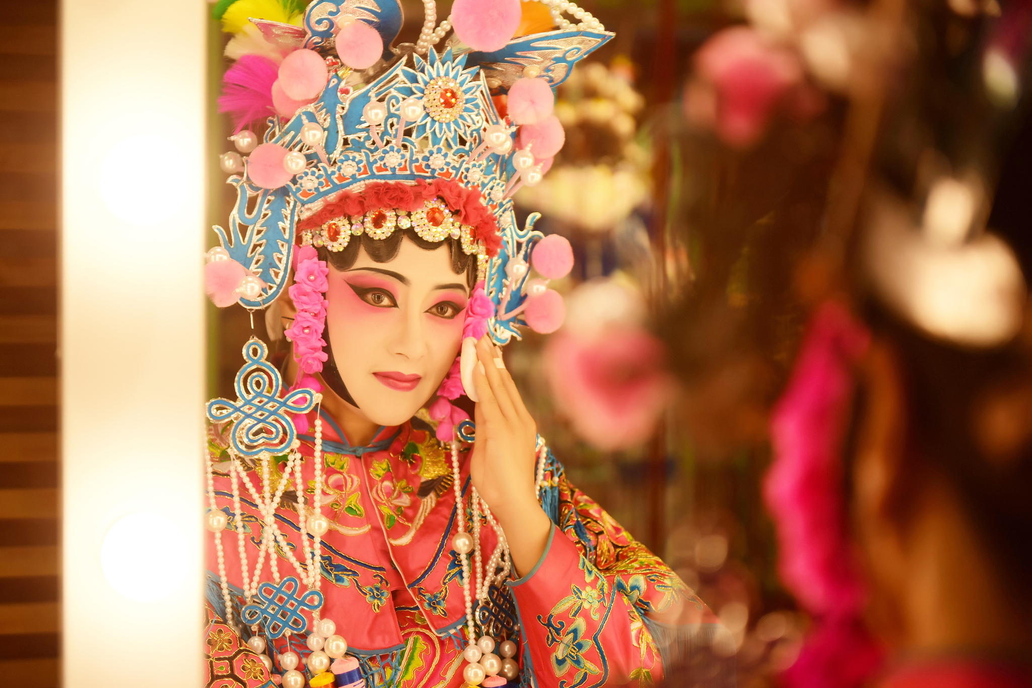 one chinese opera actress in make