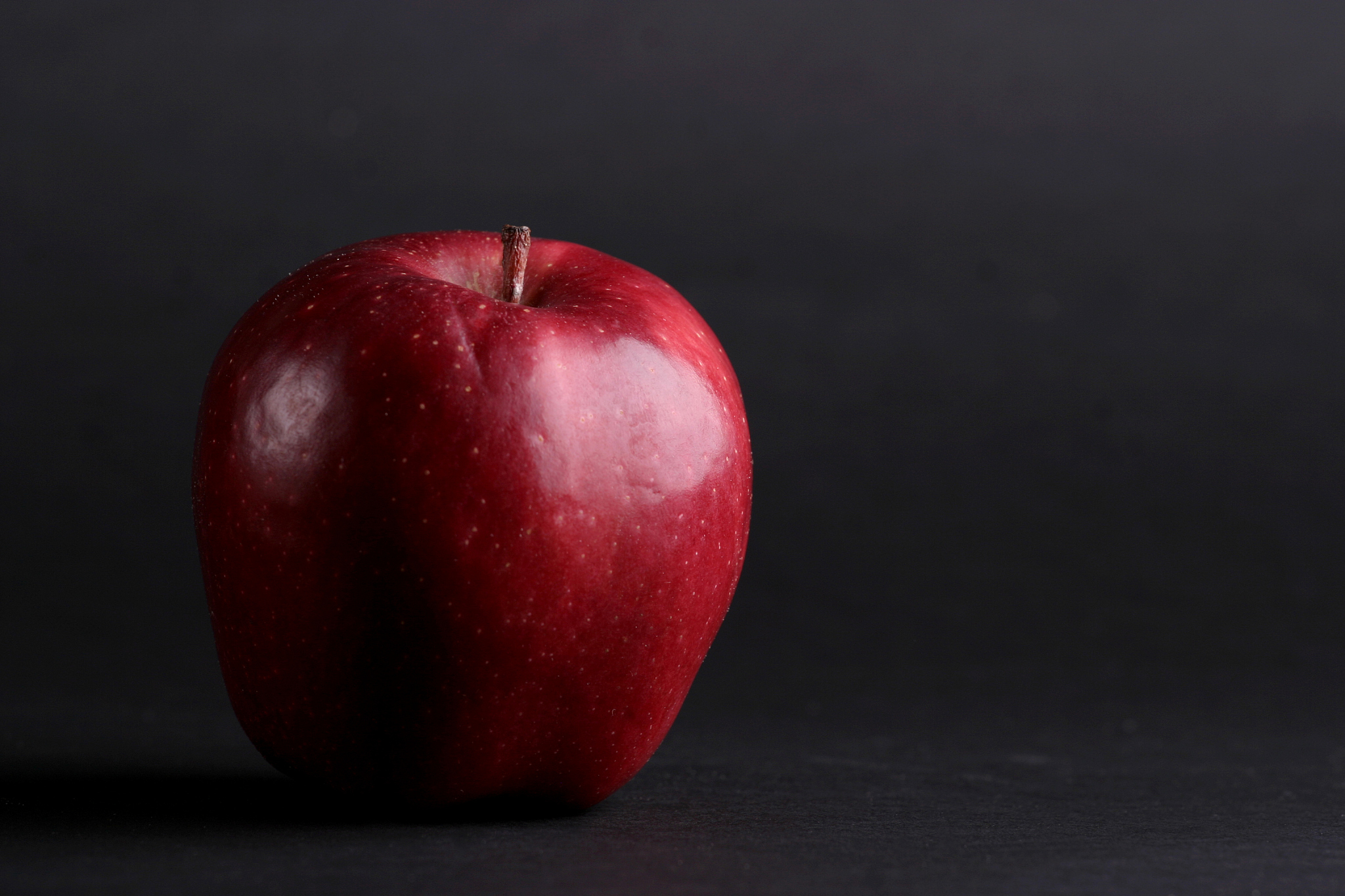 red apple
