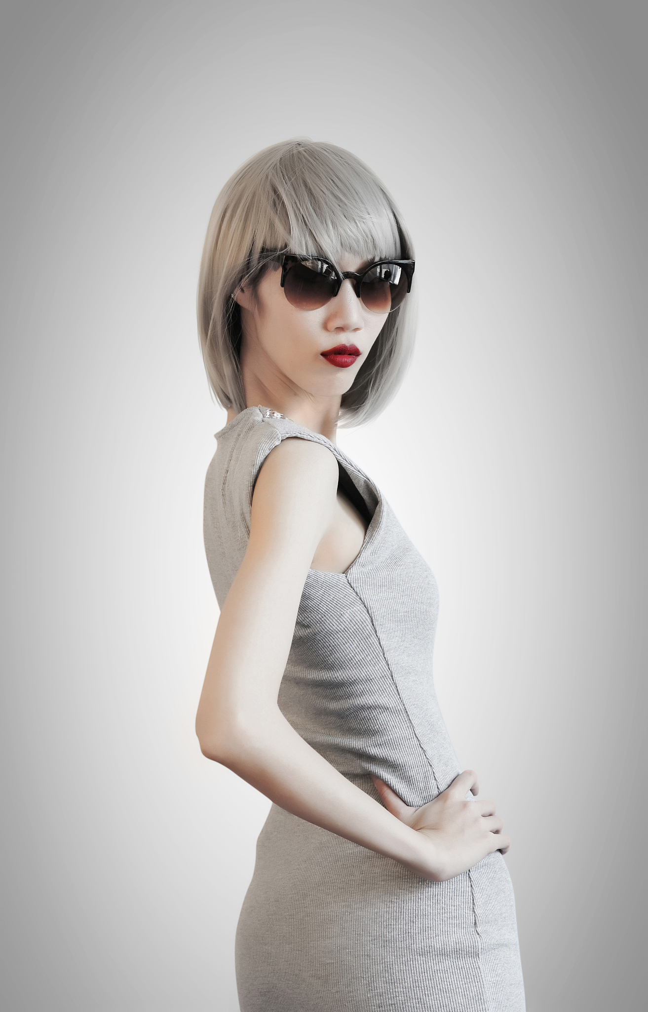 神秘占卜少女：新海诚风格的占卜仪式