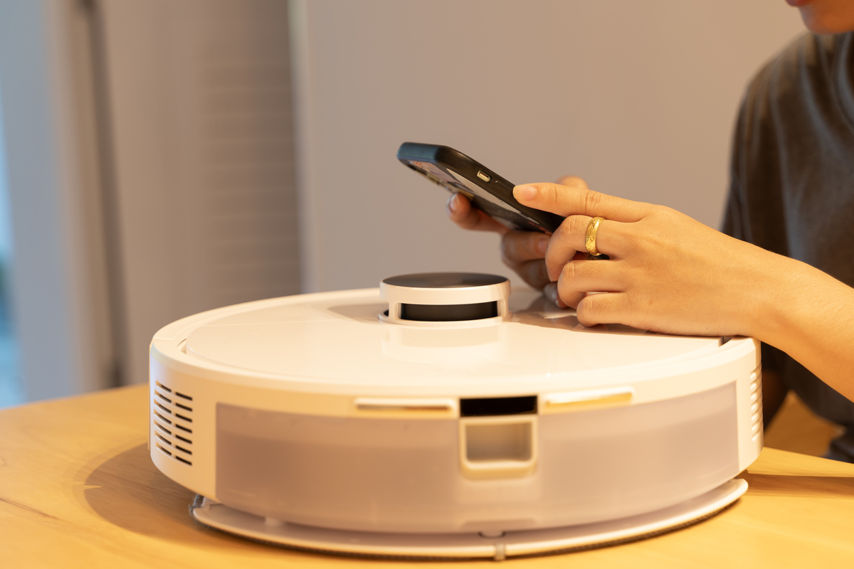 扫地机器人功能大盘点：清洁、充电、智能一应俱全