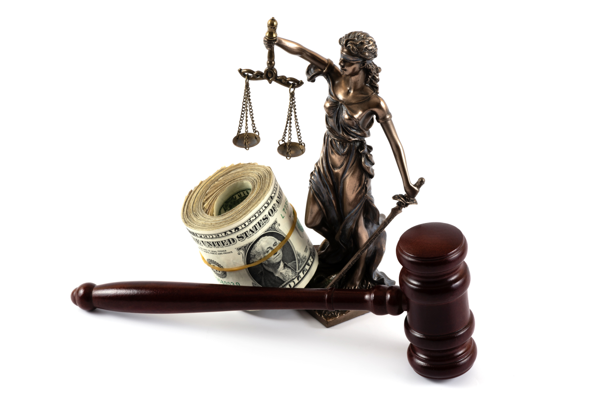 轻罪缺失与司法实践：从法学硕士角度探讨‘入罪容易出罪难’