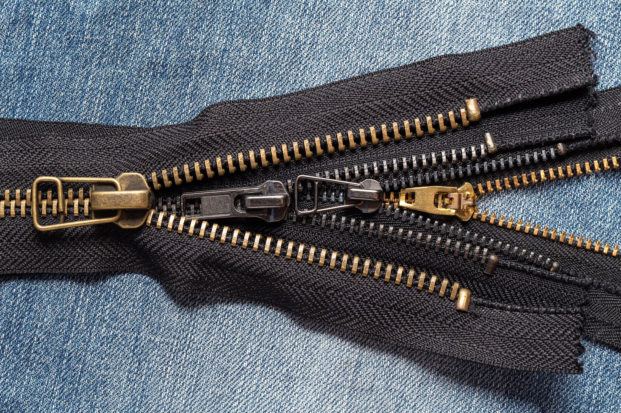 pack a lot of black metal brass zippers stripes with sliders pat