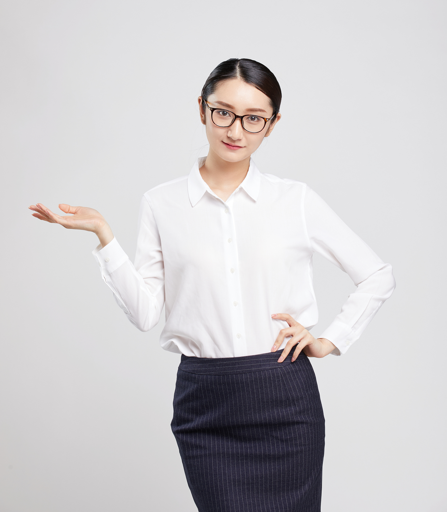 女士V领短袖衬衫好评：10个理由让你爱上它！