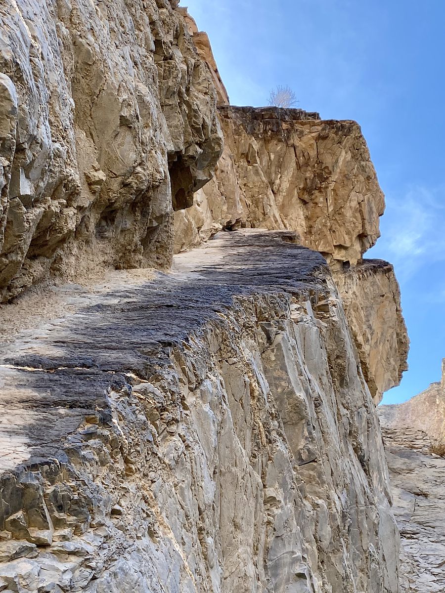 单选题下列不属于工程地质勘察报告常用图表的是。