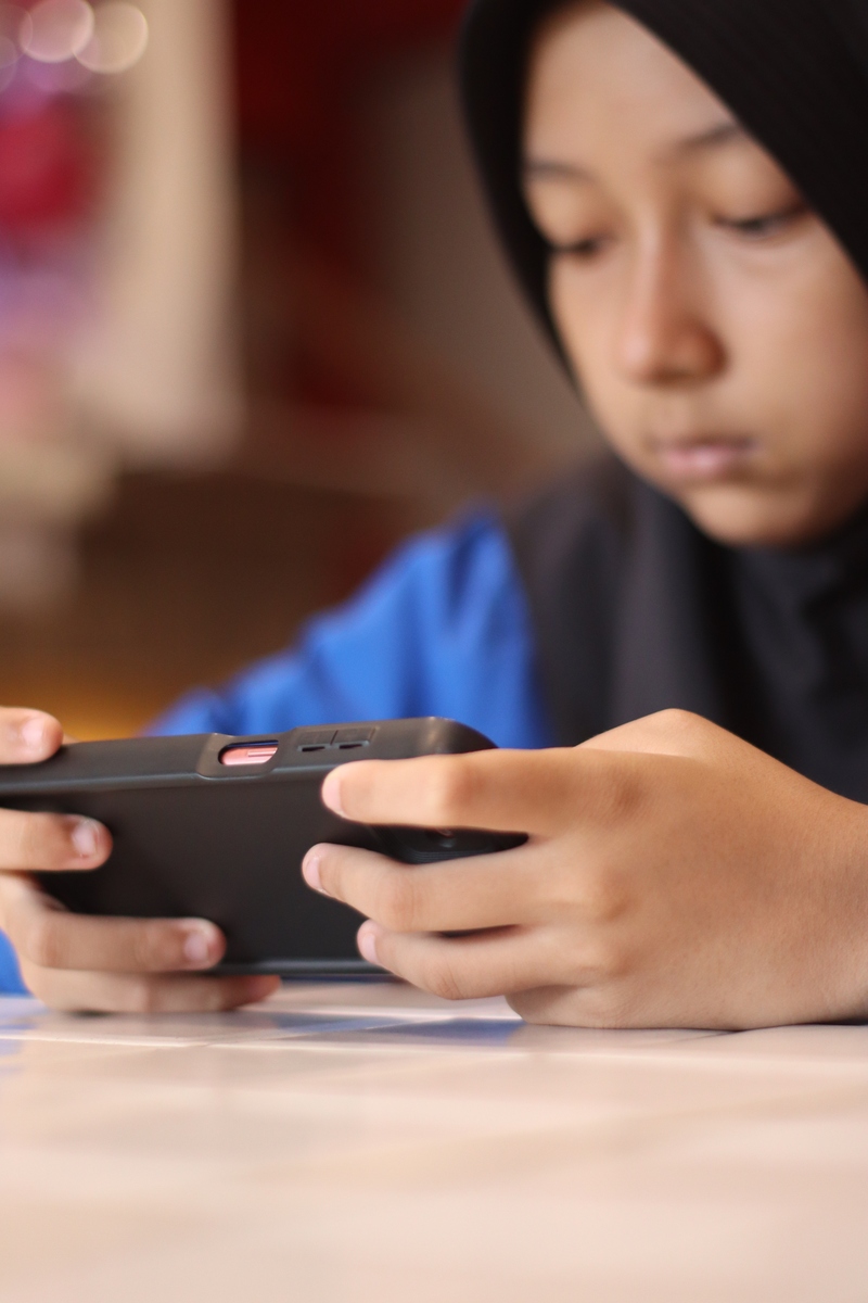 高中生手机使用问题：现状、影响及对策研究