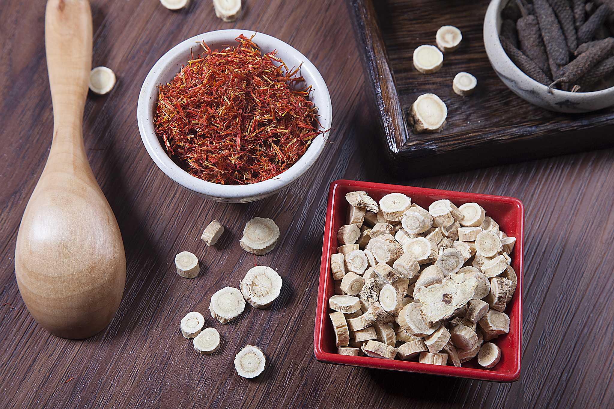 白梅花 vs 红梅花：调理脾胃哪个更适合你？