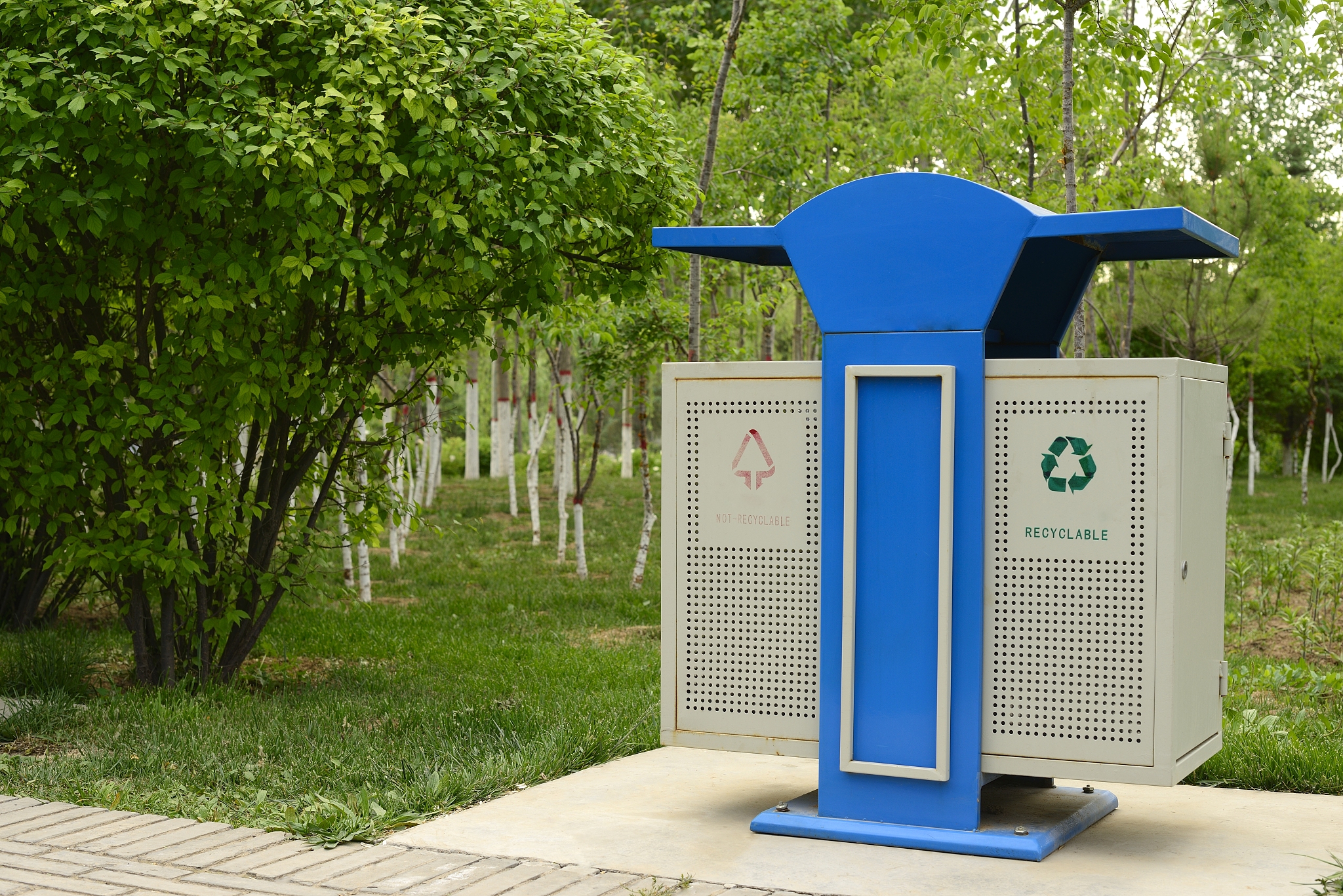 户外垃圾桶的道路景区宣传文案