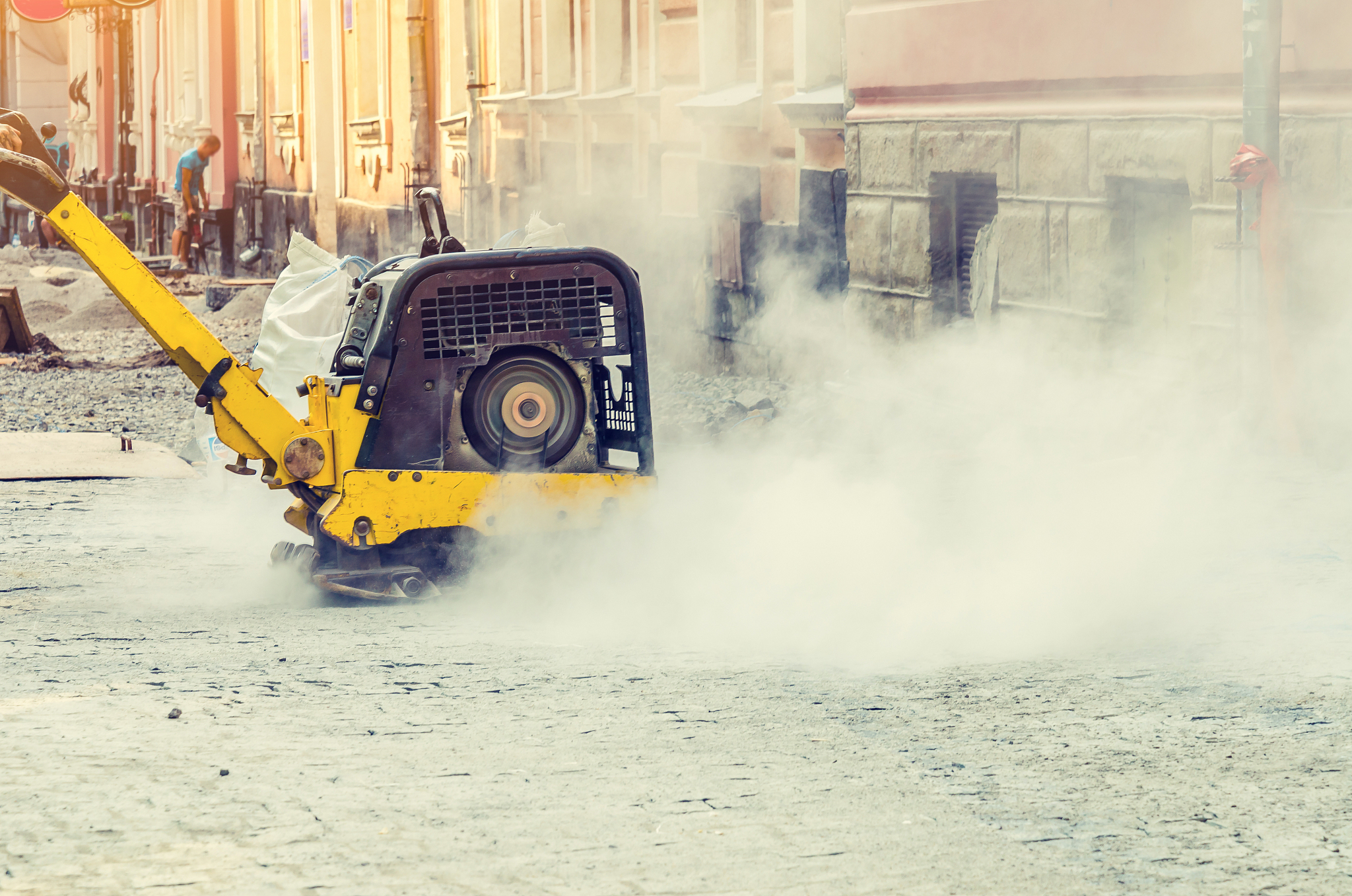一位环境工程的毕业生正在某环保公司中实习请生成500字的实习日志