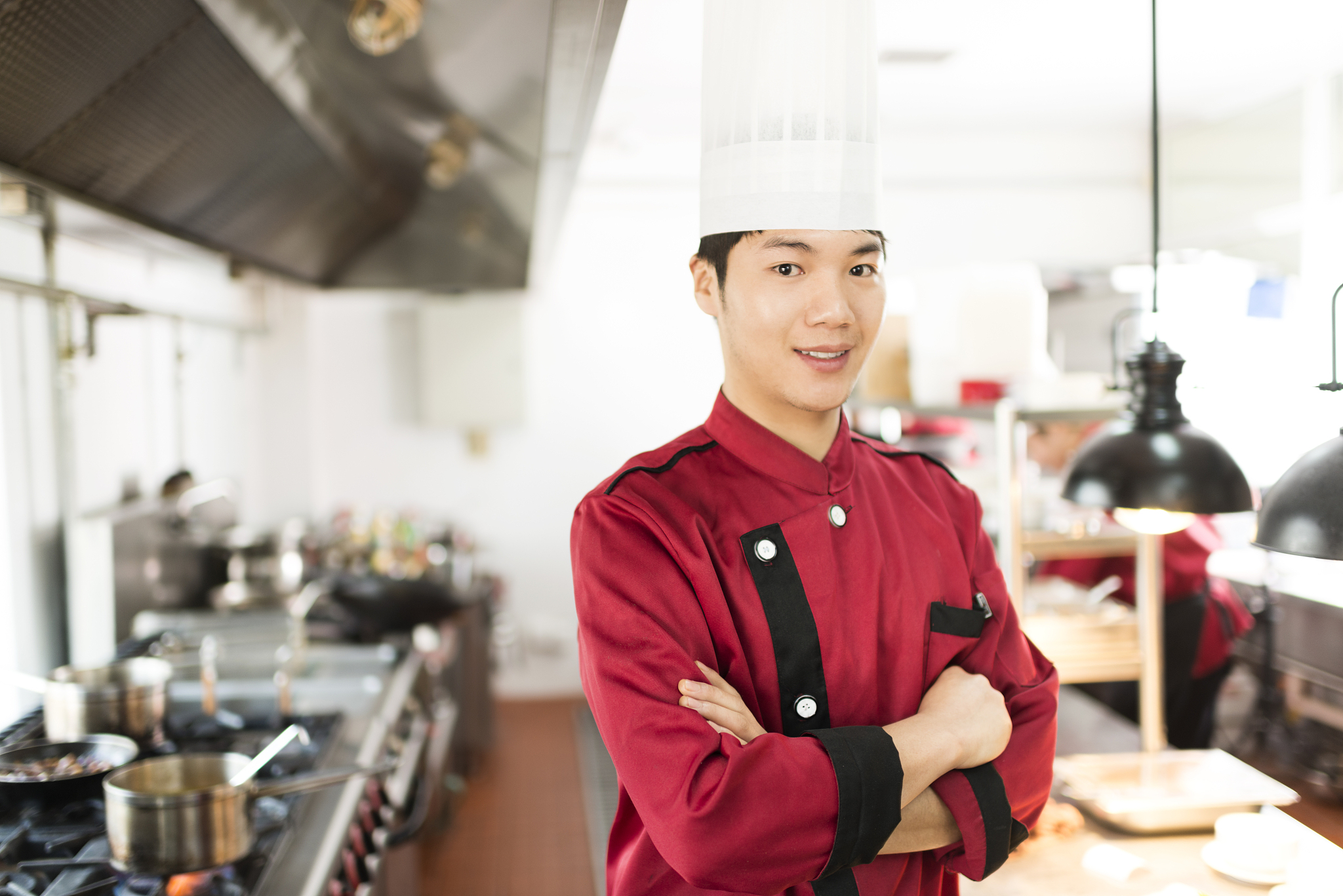 写一篇关于火锅餐饮公司的核心员工类型。