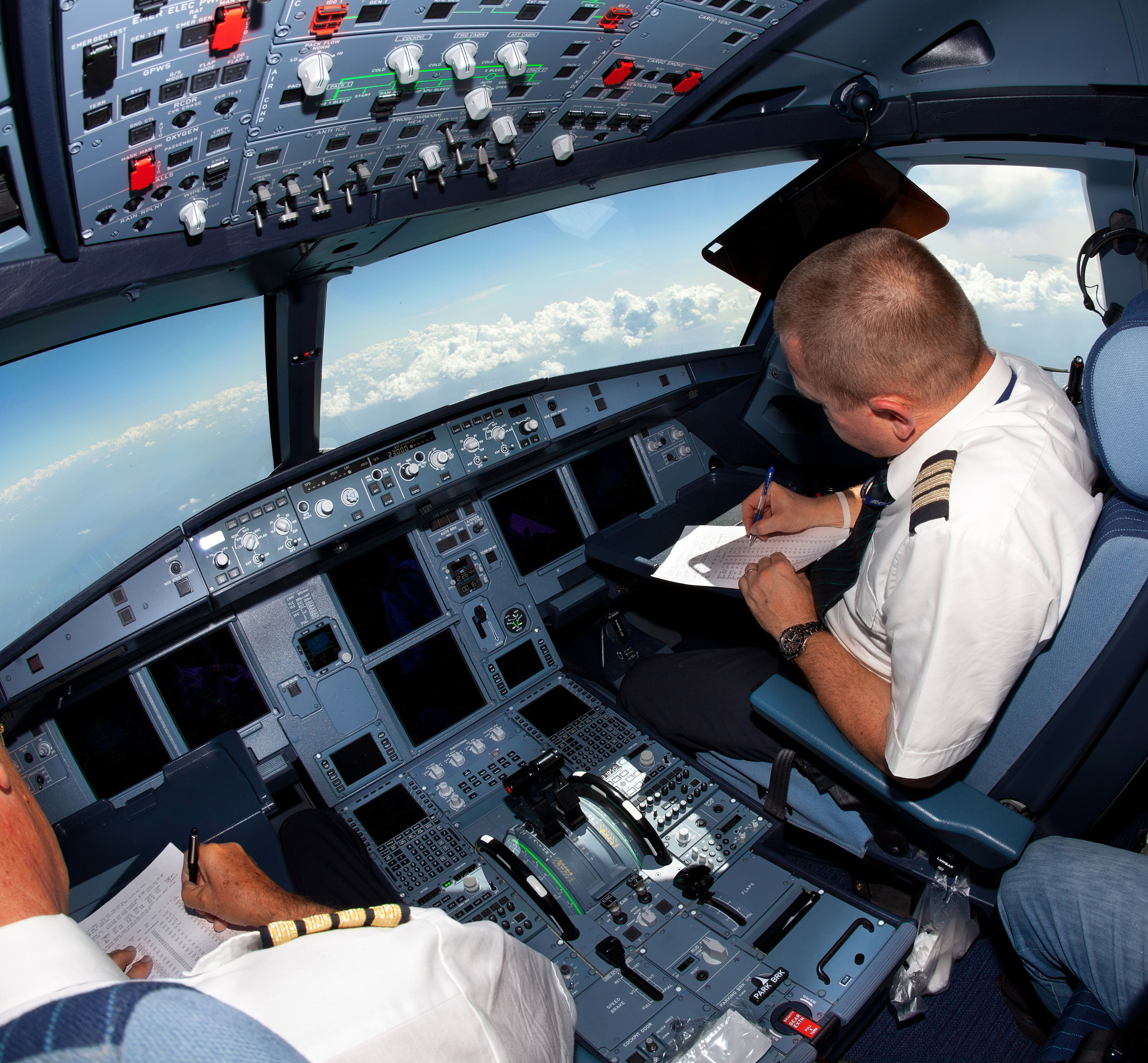 飞行工程师或副驾驶专业就业前景怎么样