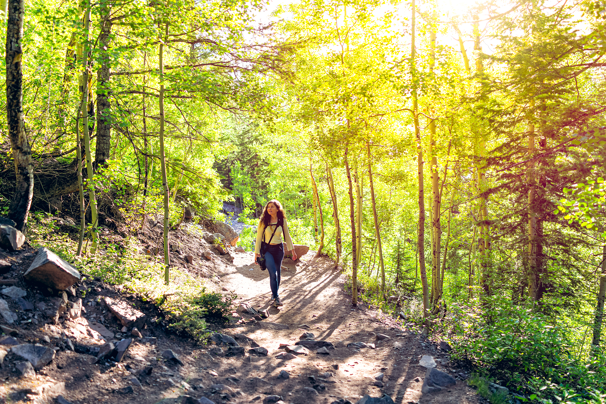 maroon bells crater lake hike with woman climbing steep dirt roa