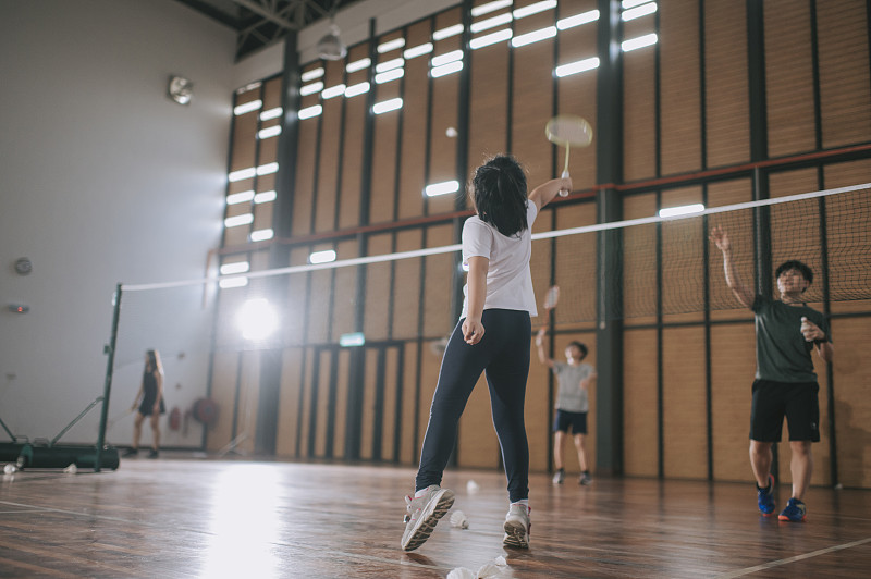 我学会了打羽毛球 写一篇300字小学作文