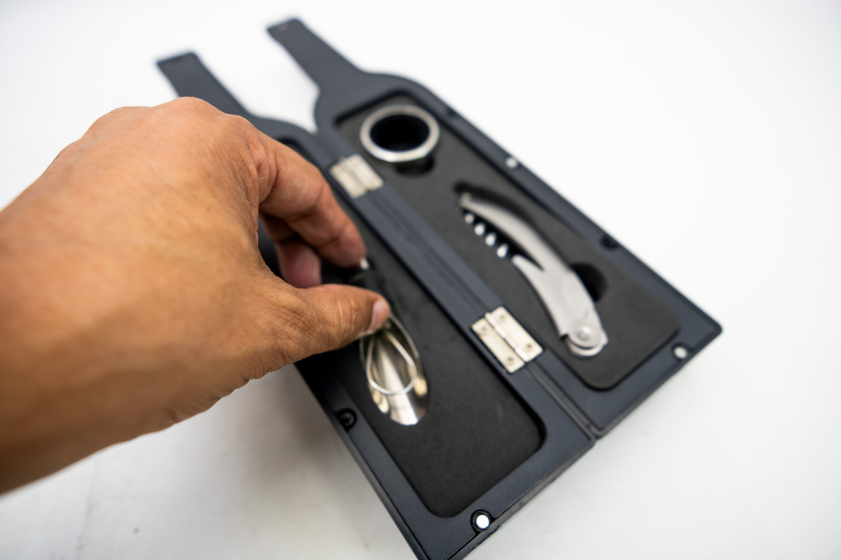 Can a zipper tester be used to test zippers for durability and longevity over time