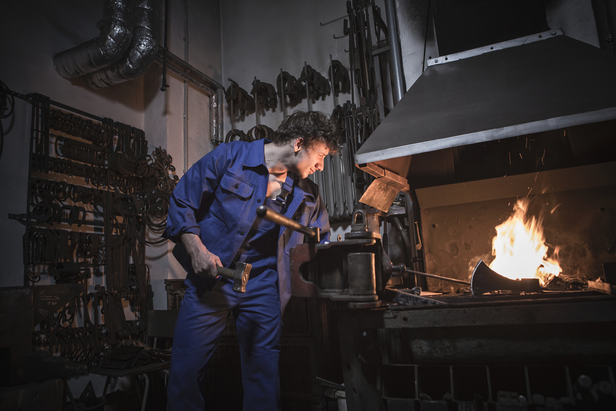 四川中专男生学什么好？2022年热门专业推荐