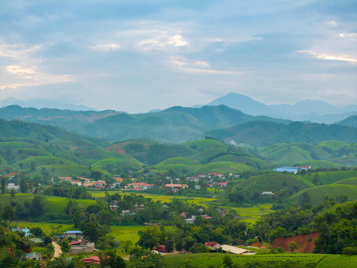 写一段山村美景40字内