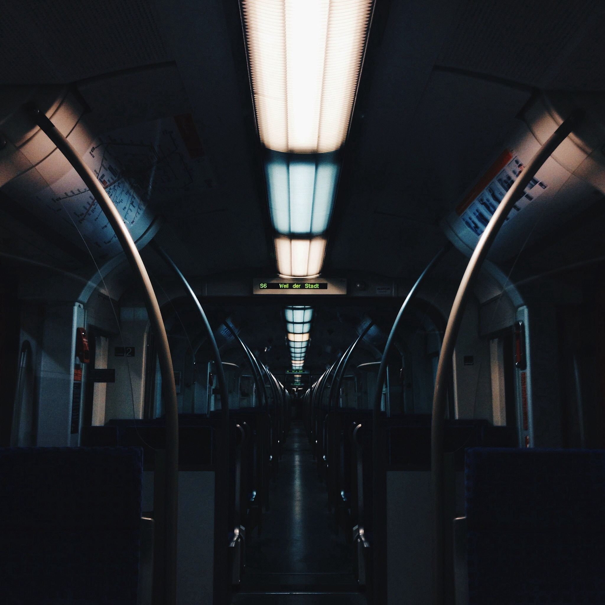 中国交通工具进化史：从自行车王国到现代化交通网络