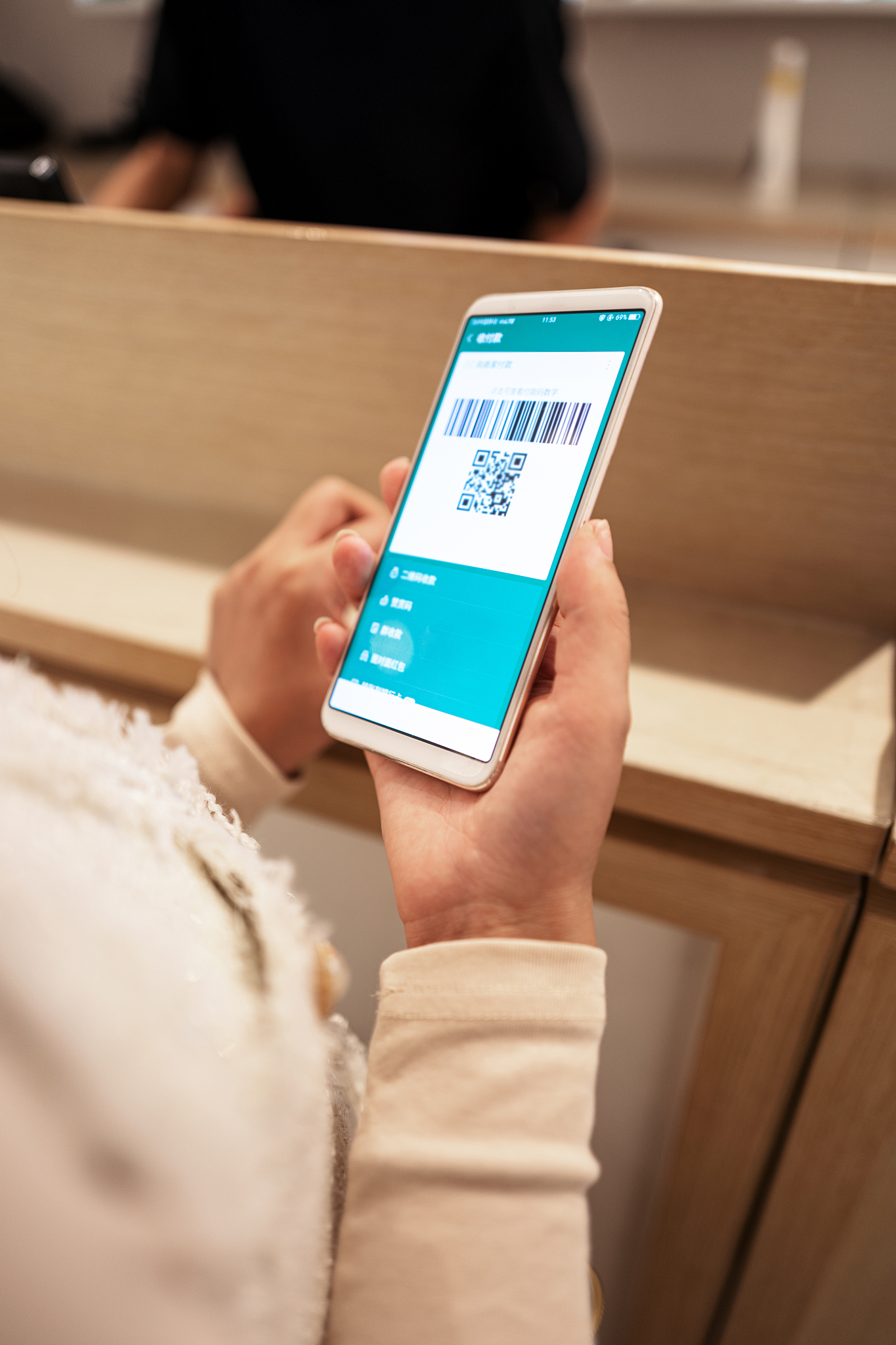 professional women using mobile electronic payment shopping