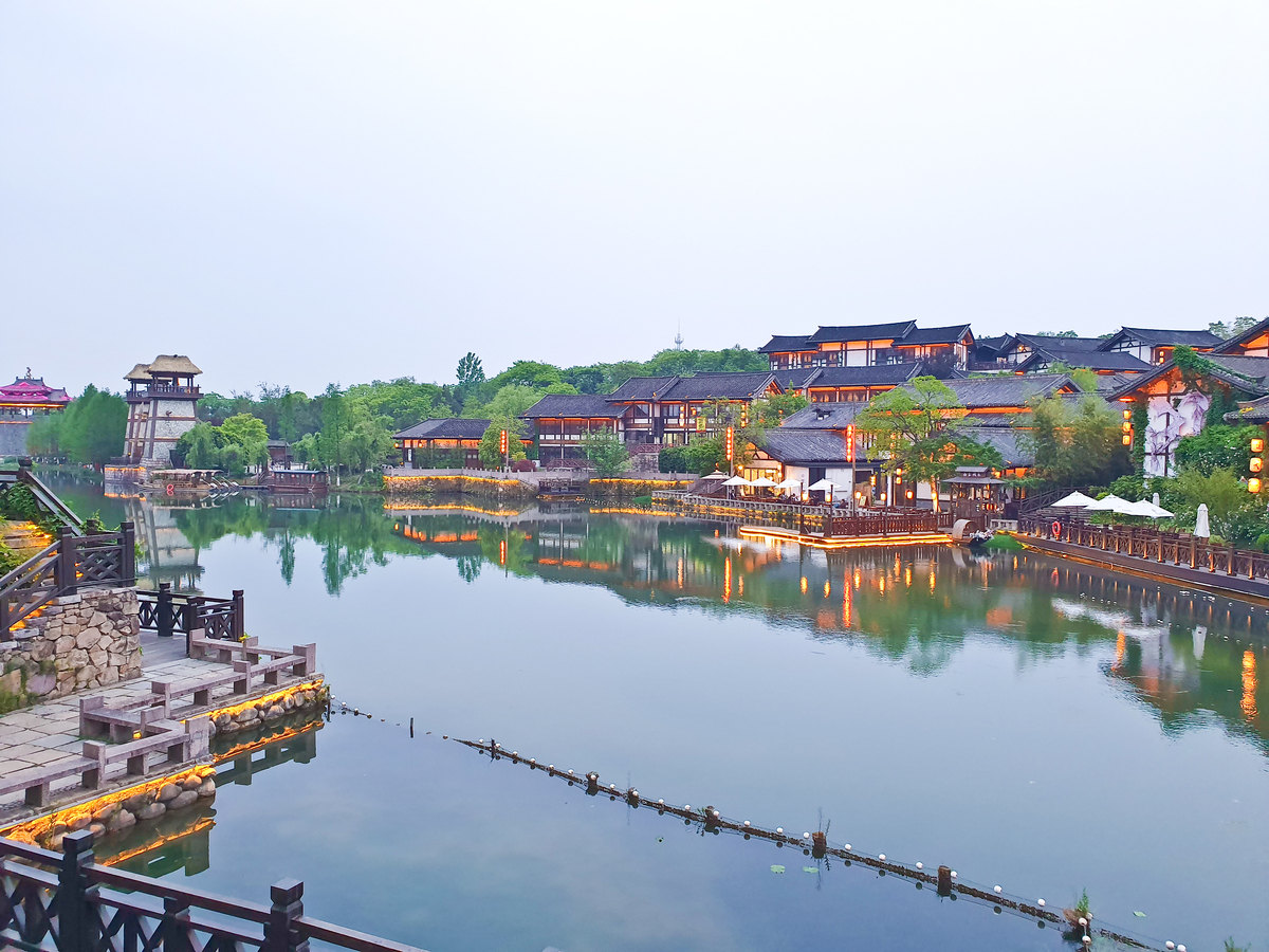 探秘中国四大古镇：比穿越剧还精彩！